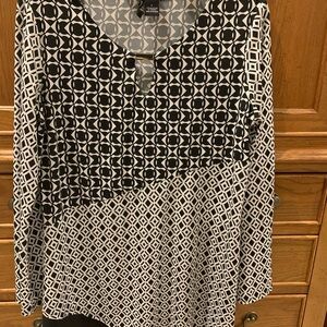 Black and White Geometric Patterned Top